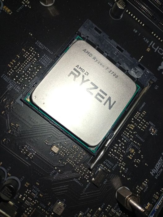 Процессор Ryzen 7 2700