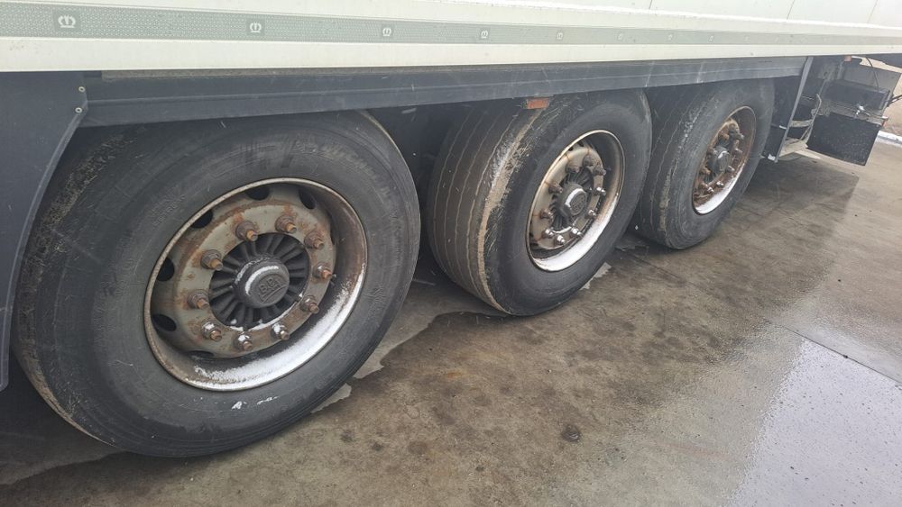 Semiremorca frigorifica KRONE si SCHMITZ