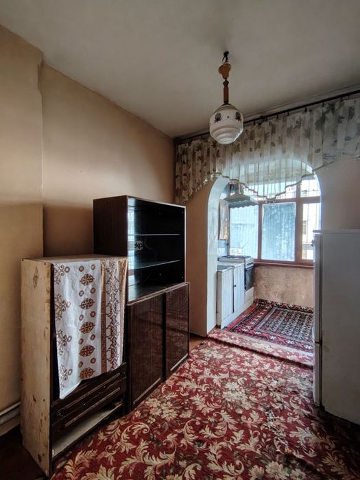 Срочно 2 хонали квартира ижарага берилади 5 микрорайон Шайх базарчик.