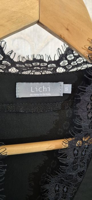 Блузка чёрная с кружевом