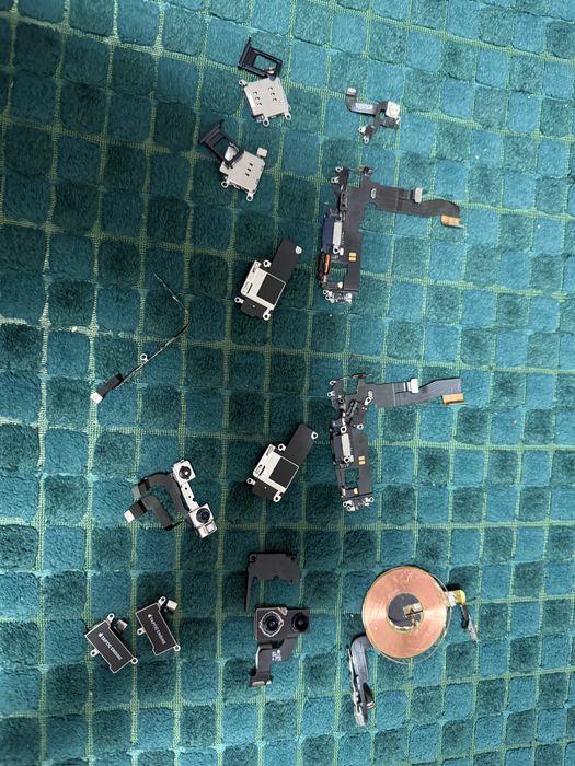 Vand piese iphone 12