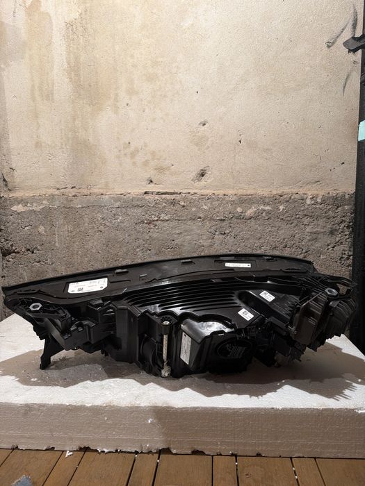 Десен фар BMW IX Laser