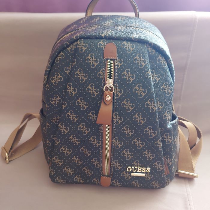 Дамска раница GUESS