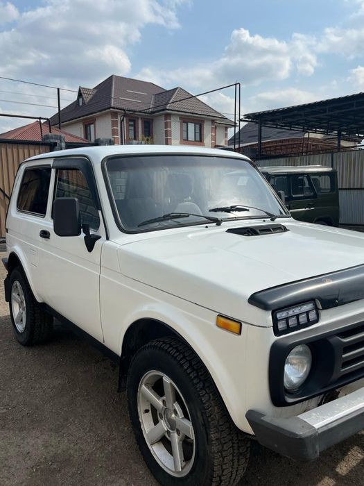 Нива 2121 продам срочно