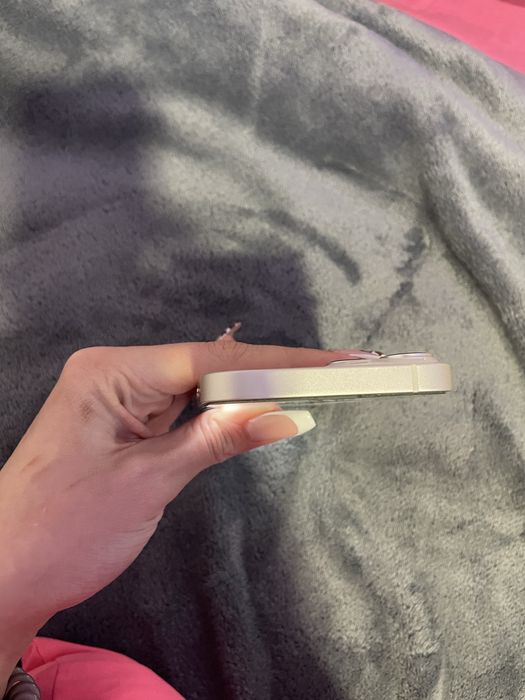 iPhone 14 starlight