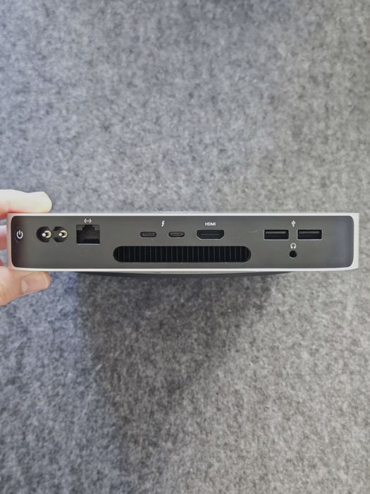 Mac mini M2 (8 GB RAM)