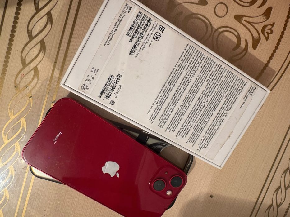 Продам iPhone 13 128GB, красный