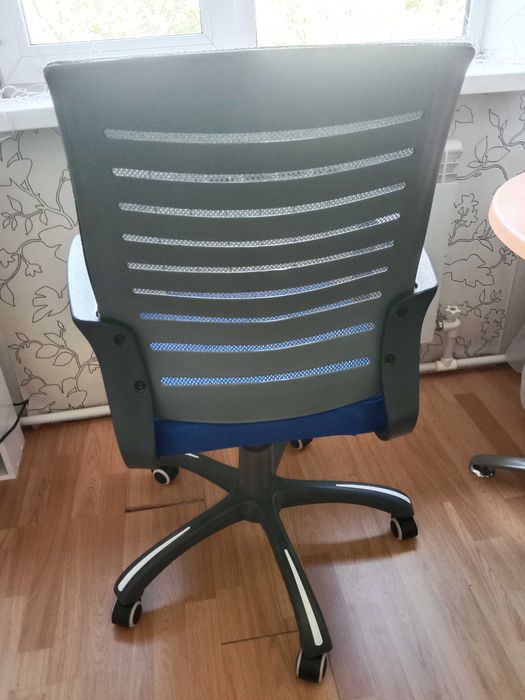 Стол компьютерный офисный для дома