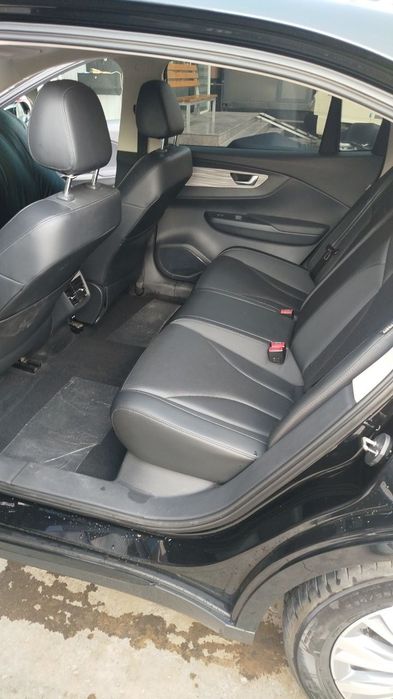 Hongqi eqm 5 sotiladi 500 taligi