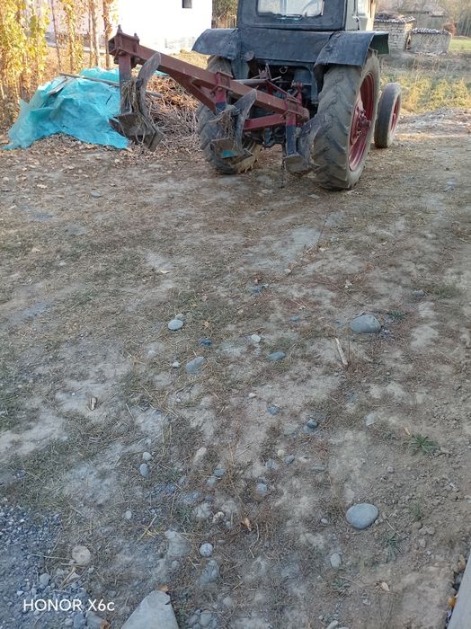 MTZ 80  Traktor Sotiladi