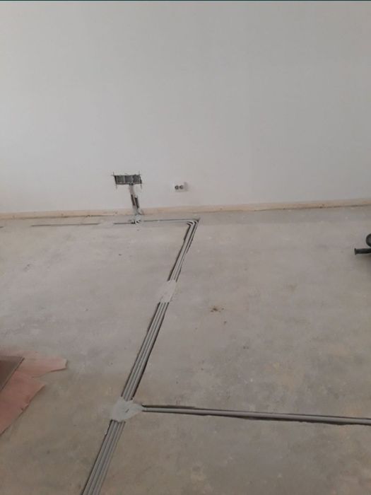 Demolari taiat spart, santuri electrice