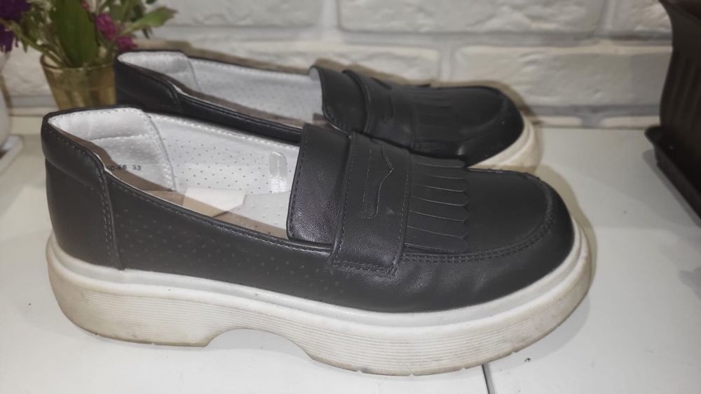 Продам туфли для девочки