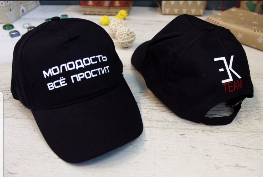 Печать на футболках/толстовках/кепках