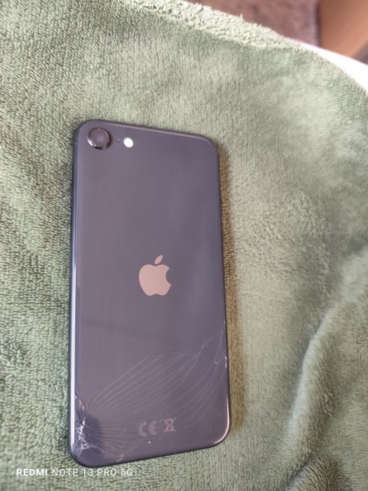 Телефон iphone SE 64GB