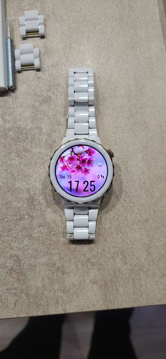 HUAWEI WATCH  GT 3 Pro ceramic.