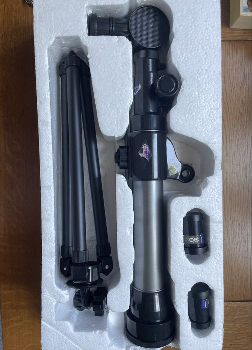 Telescop cu trepied