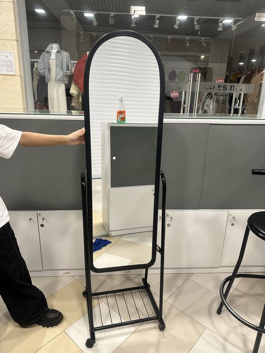 Продам зеркало напольное в хорошем состояние