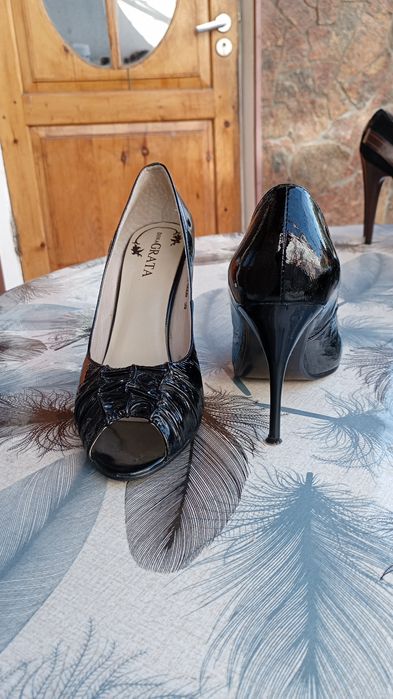 Ayollar uchun oyoq kiyimlar