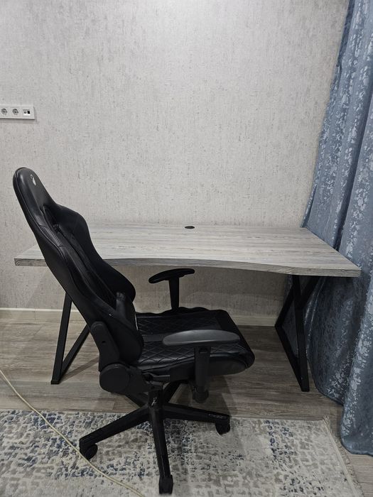 Стол компьютерный