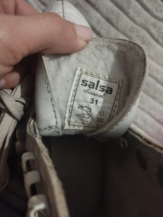 Коньки фигурные продаю