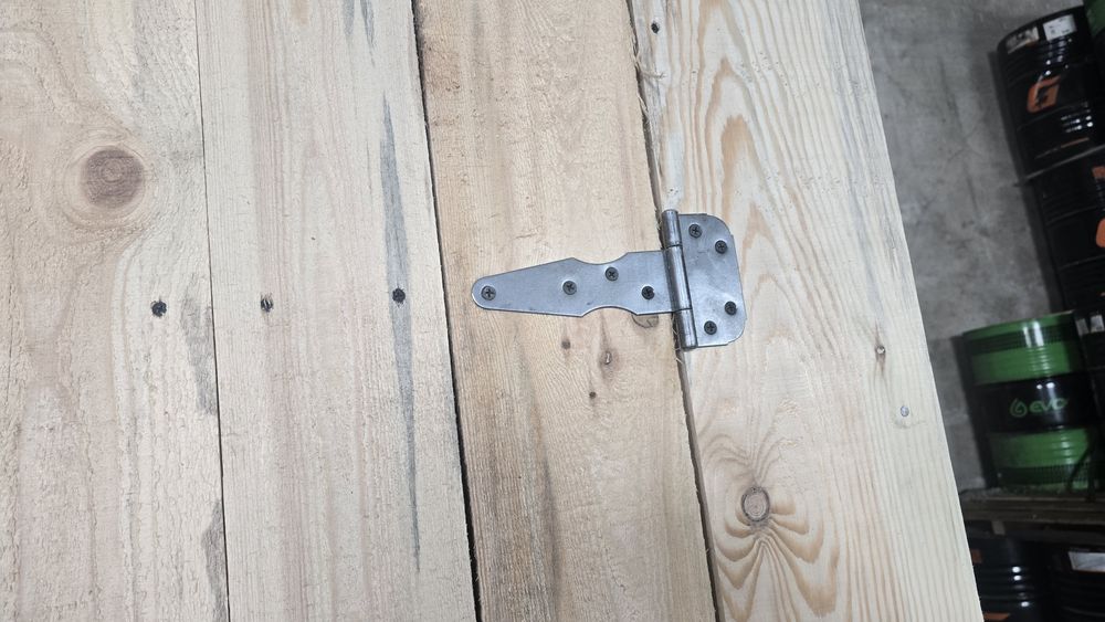 Деревянный дачный туалет