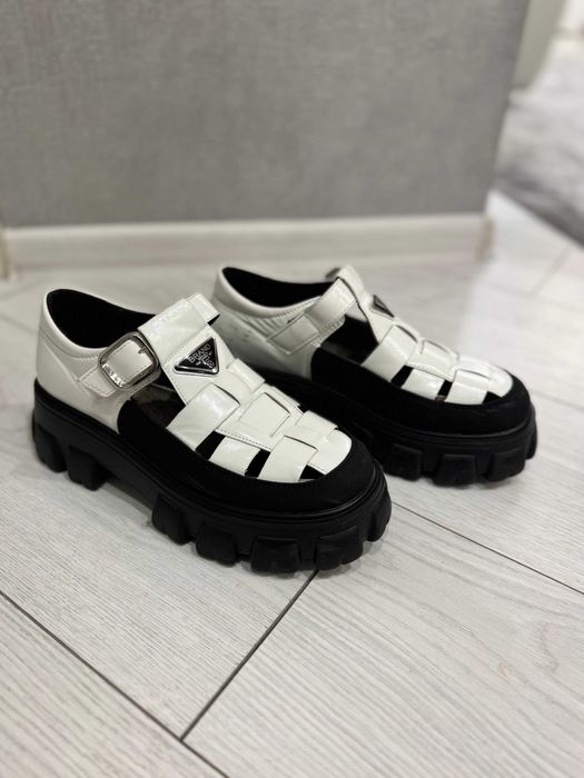 Туфли на высокой подошве  36р.