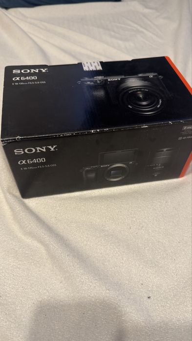 Cutie Sony A6400 cu accesorii originale
