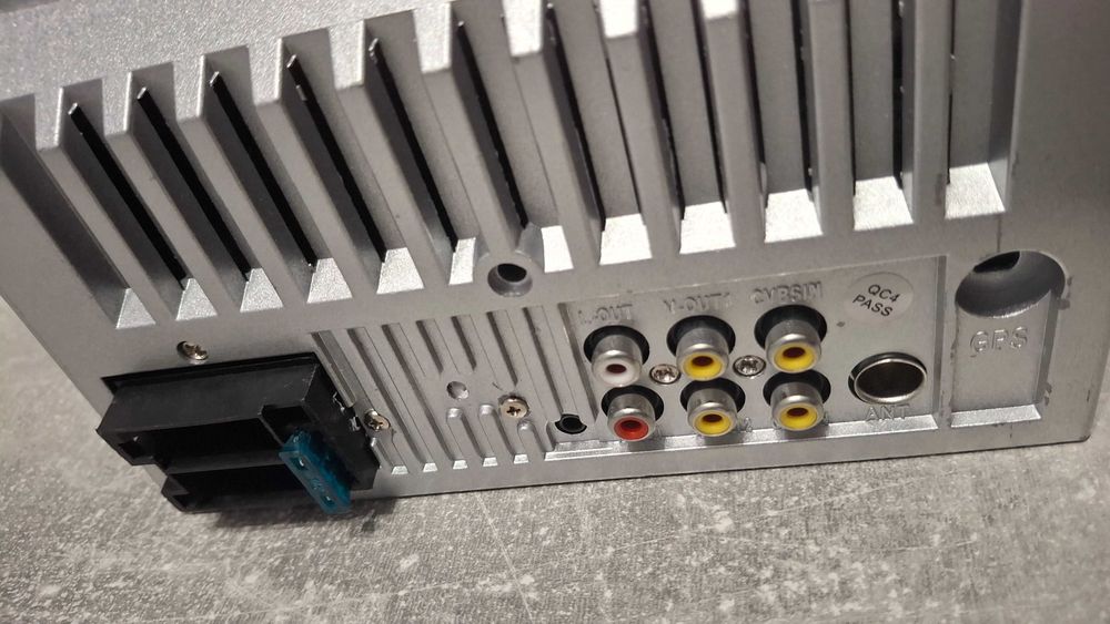 Vand statie tun de bass si navigatie in perfecta stare de functionare