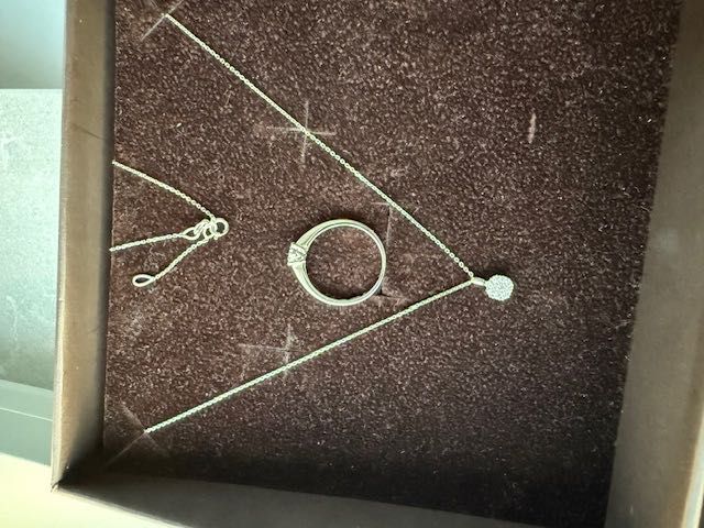 Set inel + pandat, aur alb cu diamante