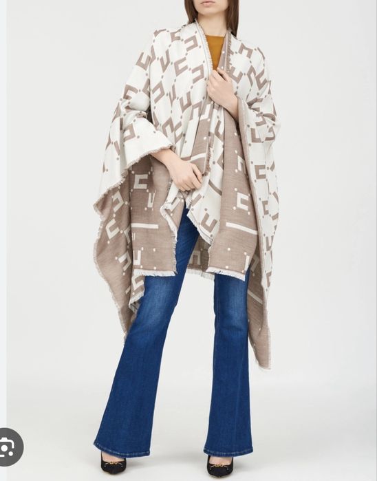 Чисто нов шал/ пончо Elisabetta Franchi