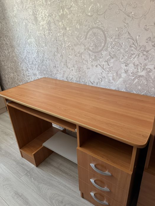 письменный стол деревянный