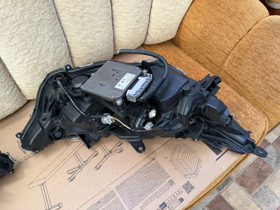 Faruri, Far stanga / Far dreapta Toyota Rav 4 2018-2023