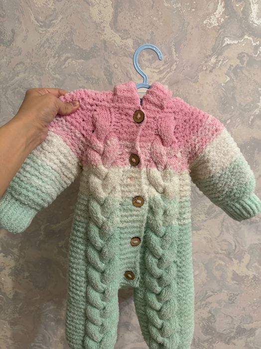 Продам комбинезон для малыша 6 месяцев