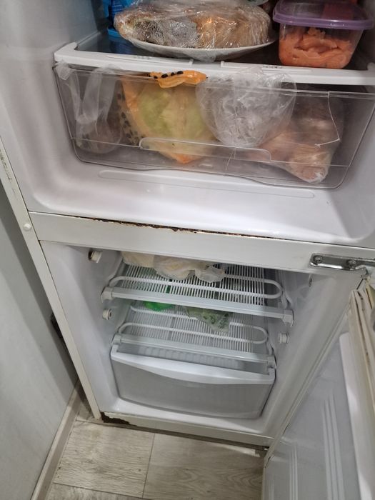 Холодильник в рабочем состояние