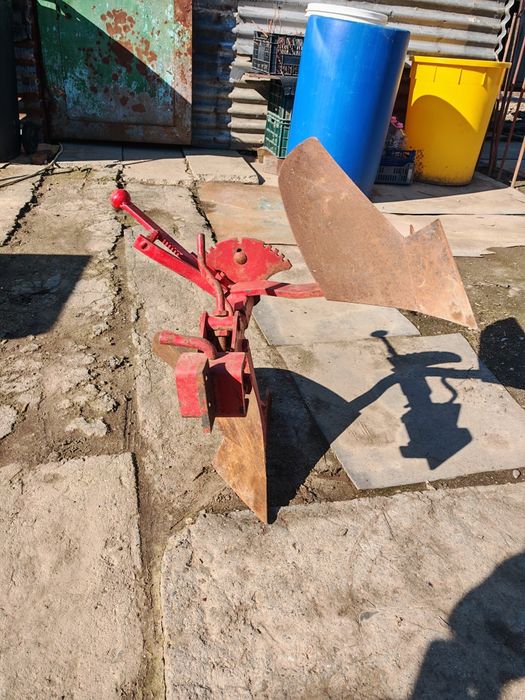 Plug reversibil pentru motocultor.