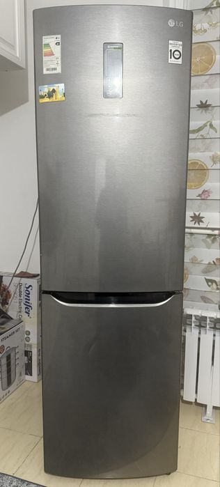 срочно продам холодильник LG в идеальном состояний