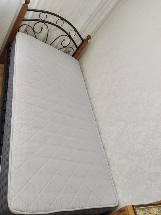 Продам кровать длина 210 ширина 94