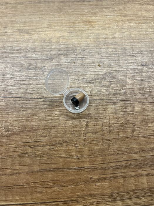 Продавам слушалка с приемник