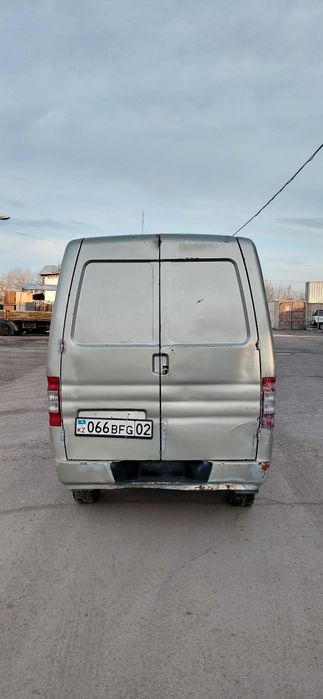 Грузовая машина для доставки