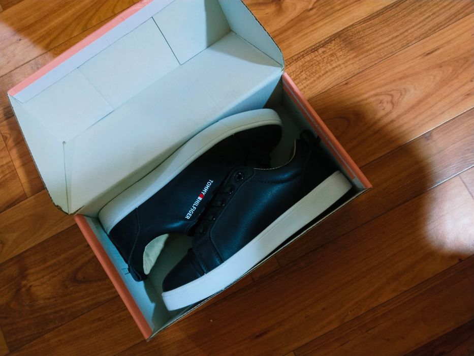 Крассовки новые для девочки подростка 37 размер совсем не одевала