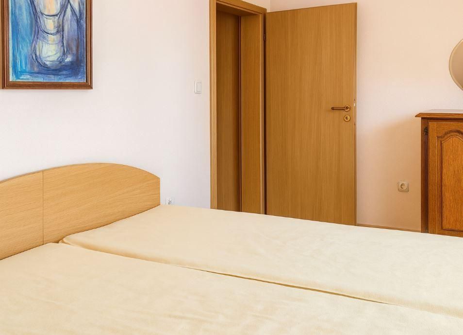 Дава се под наем Двустаен апартамент в Варна, Бриз - 55 кв.м за 400 € - Снимка #3