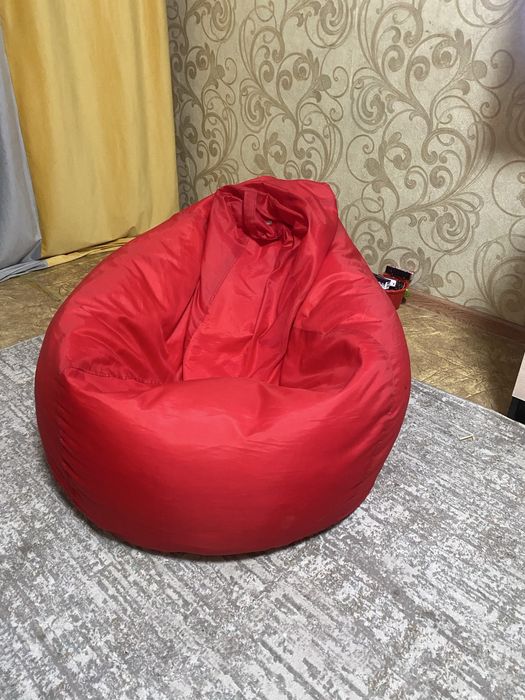 Продам пуфик красный