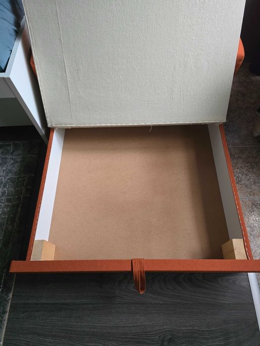 Продавам единичен разтегателен диван