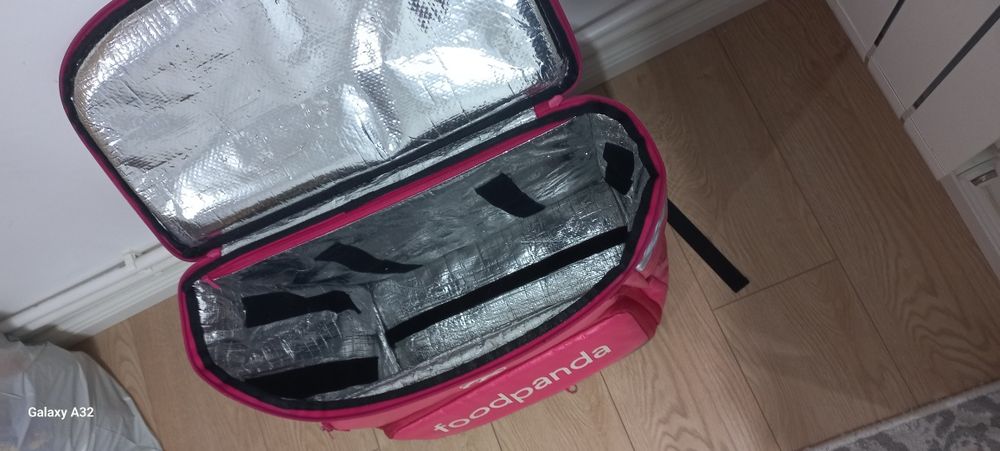 Vând ghiozdan Food Panda pentru livrari
