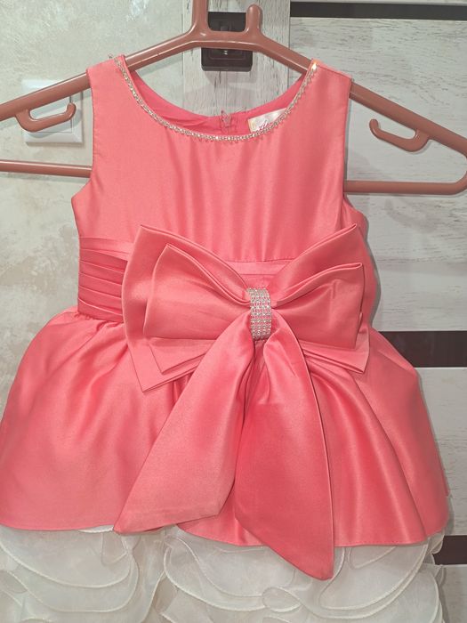 Продам очень красивое и пышное платья