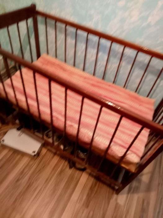 Продам б/у детскую кроватку 150 тыс сум.