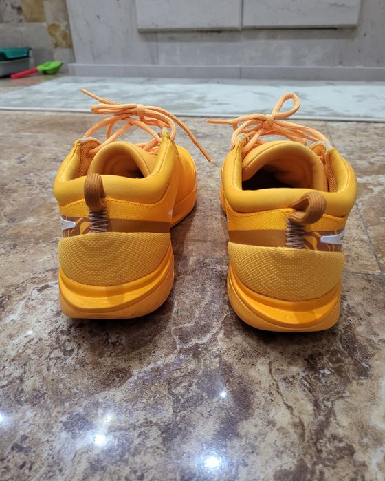 Продам кроссовки Nike