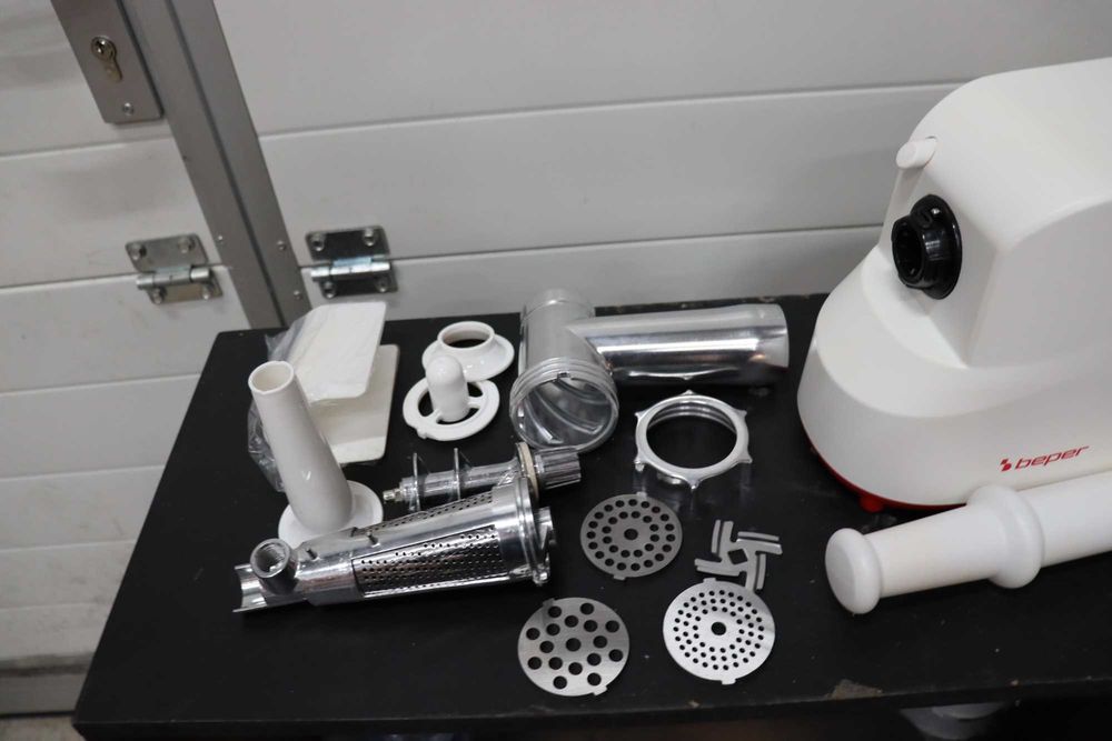 Beper Mash P102ROB200  месомелачка и доматомелачка, 1200W, аксесоари