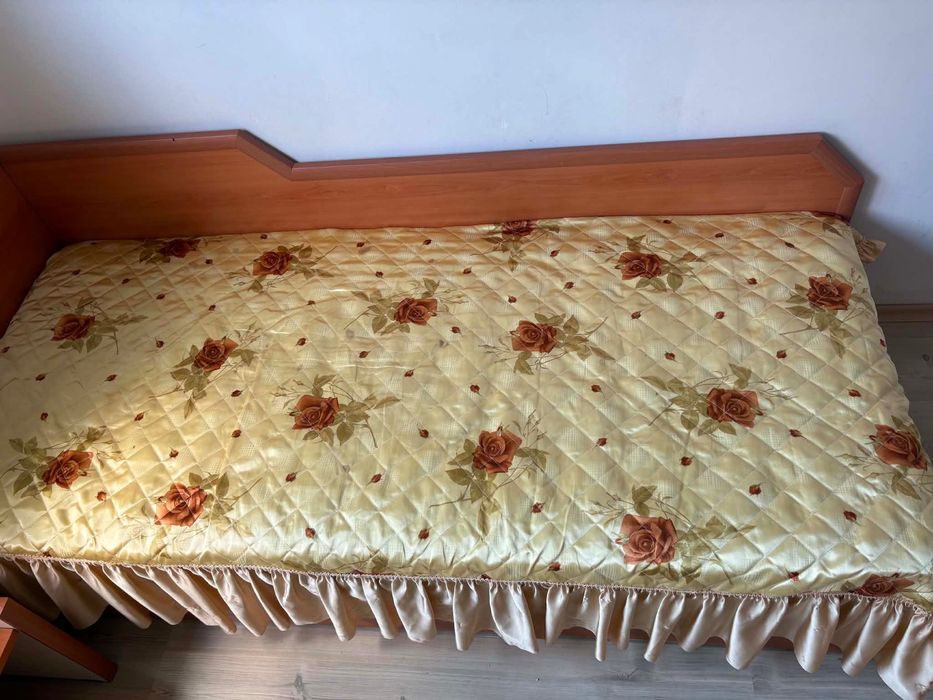 Продавам единично легло
