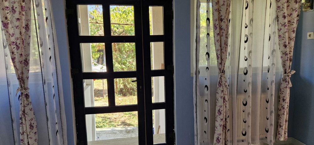 Vând casa la țară